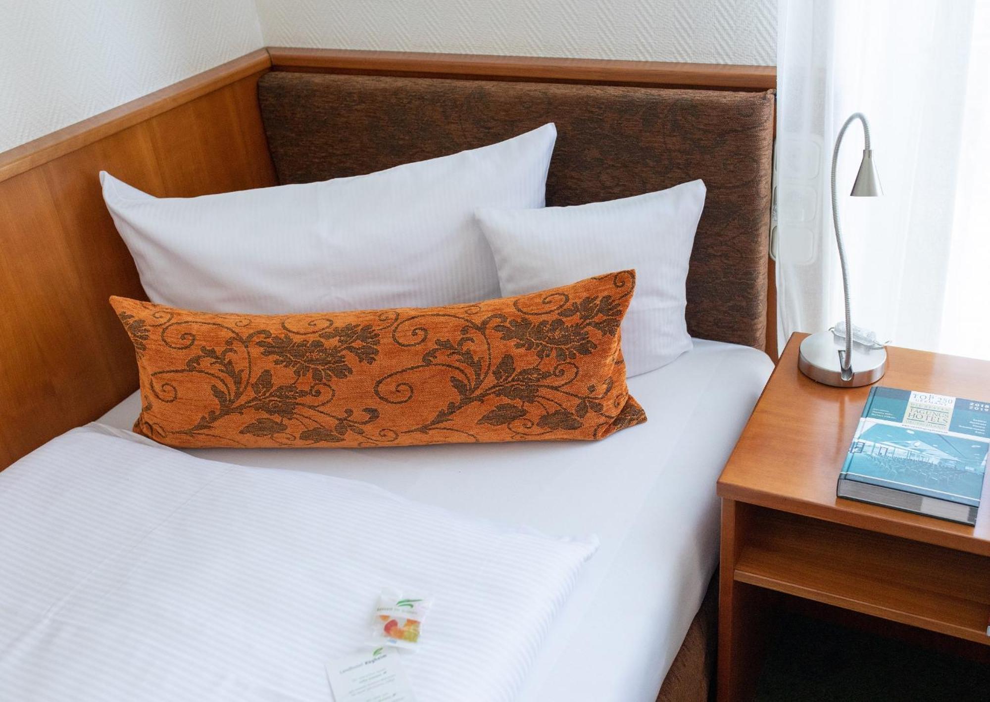 Landhotel Ruegheim Ngoại thất bức ảnh