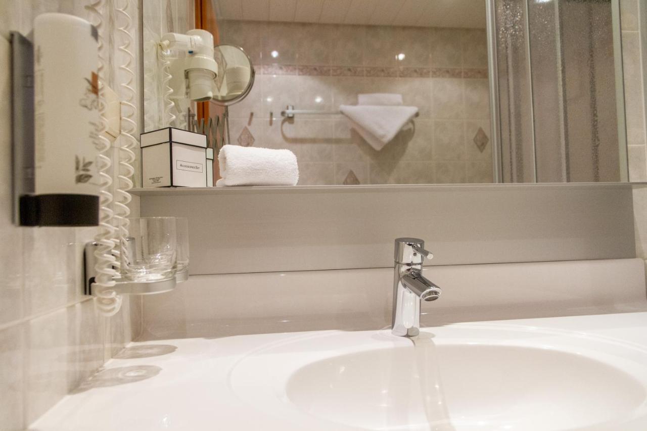 Landhotel Ruegheim Ngoại thất bức ảnh